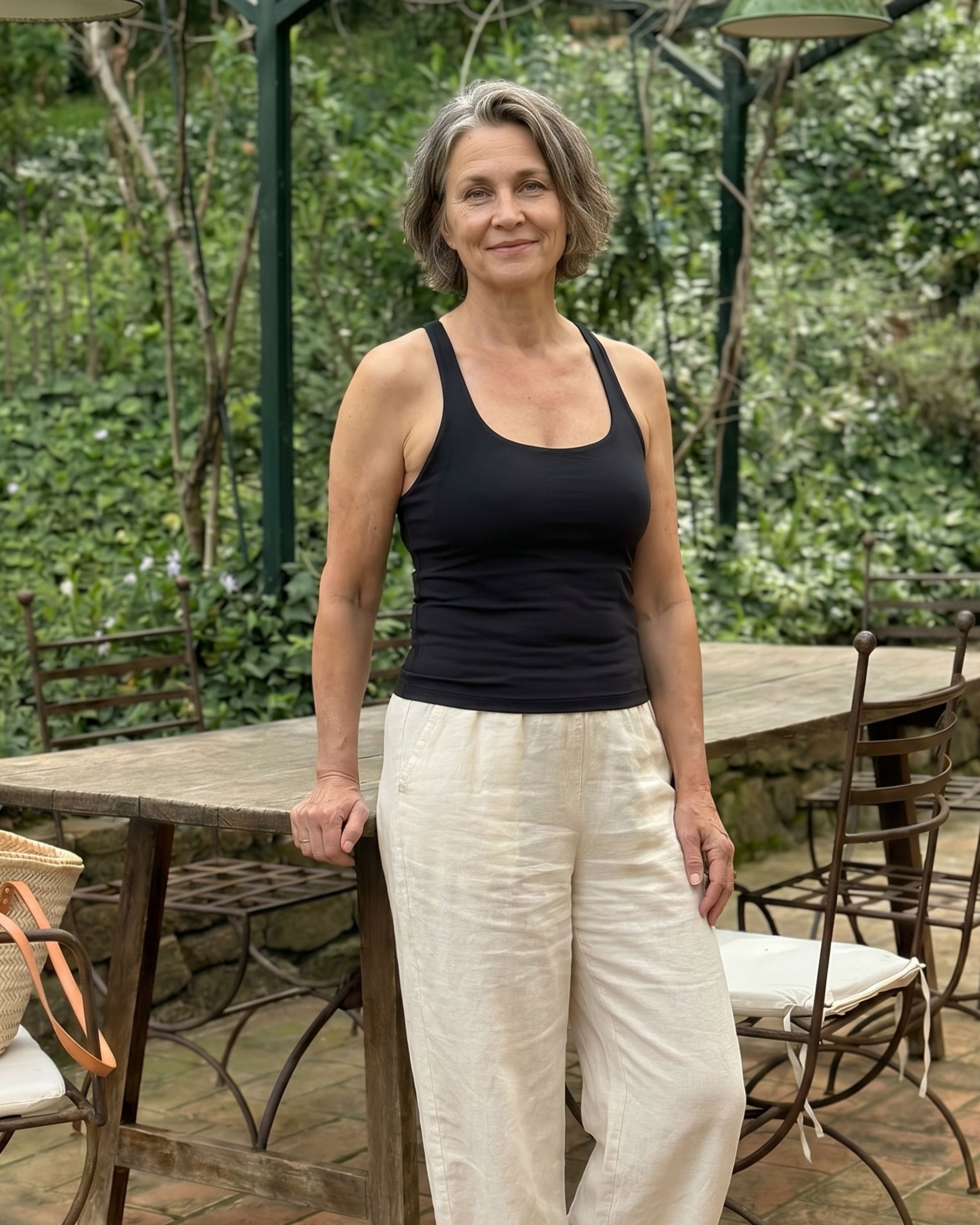 Essential Cami Top – Musta