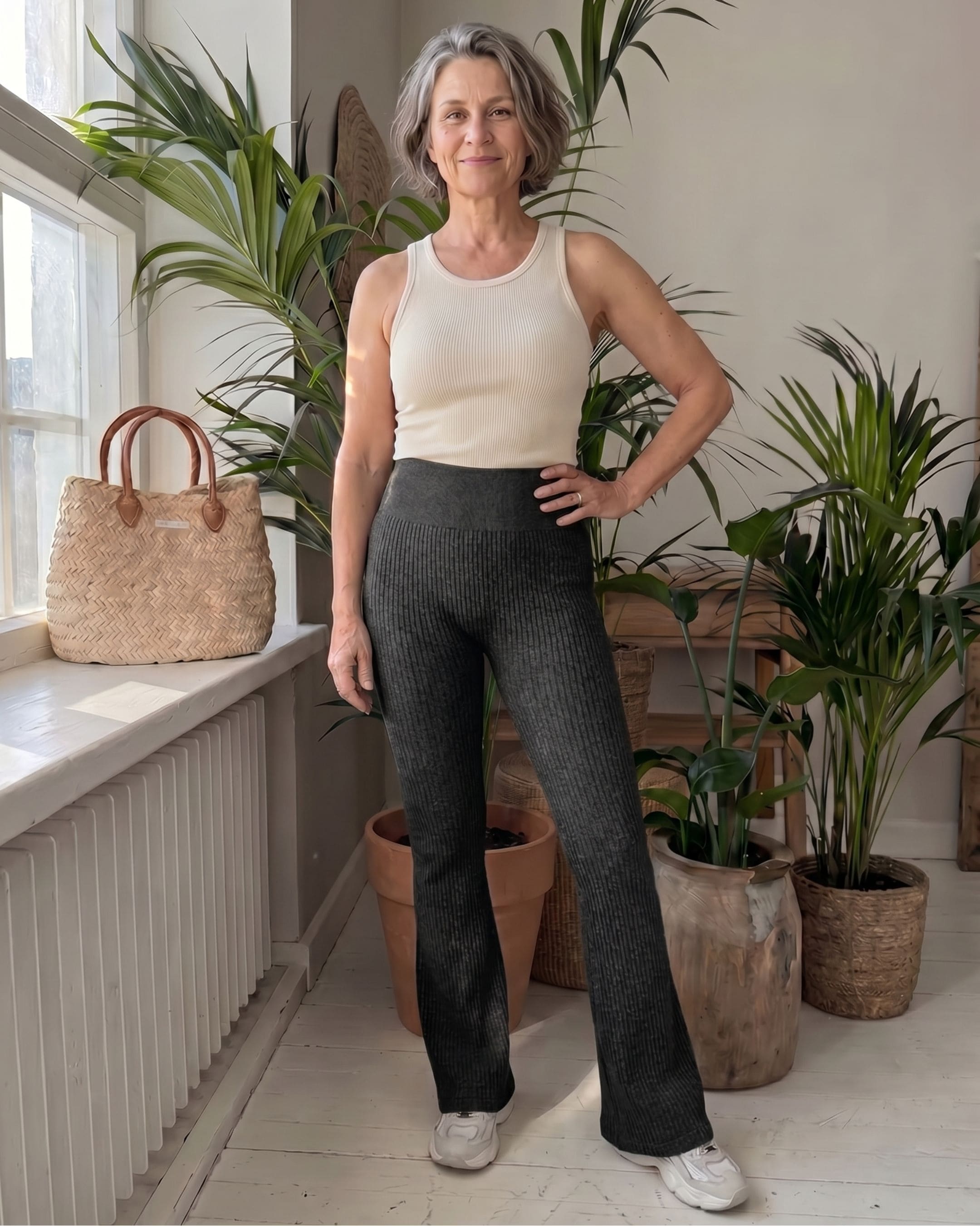 Ribbed Flare Pants - Musta