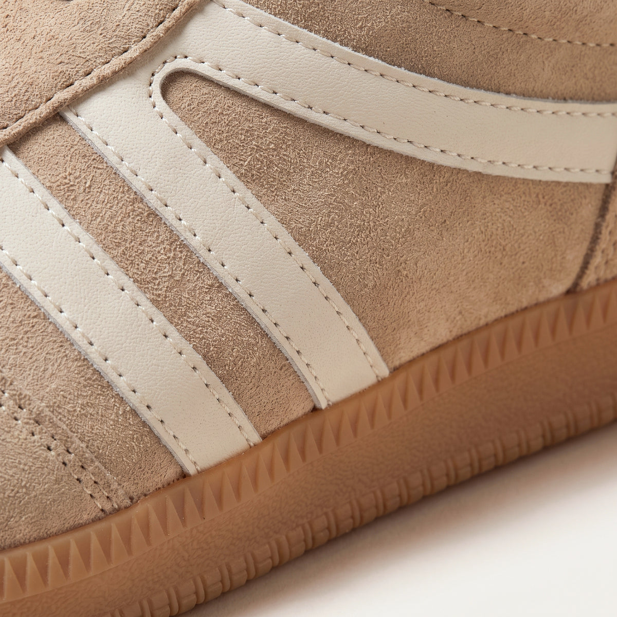 Suvi Tennarit – Beige