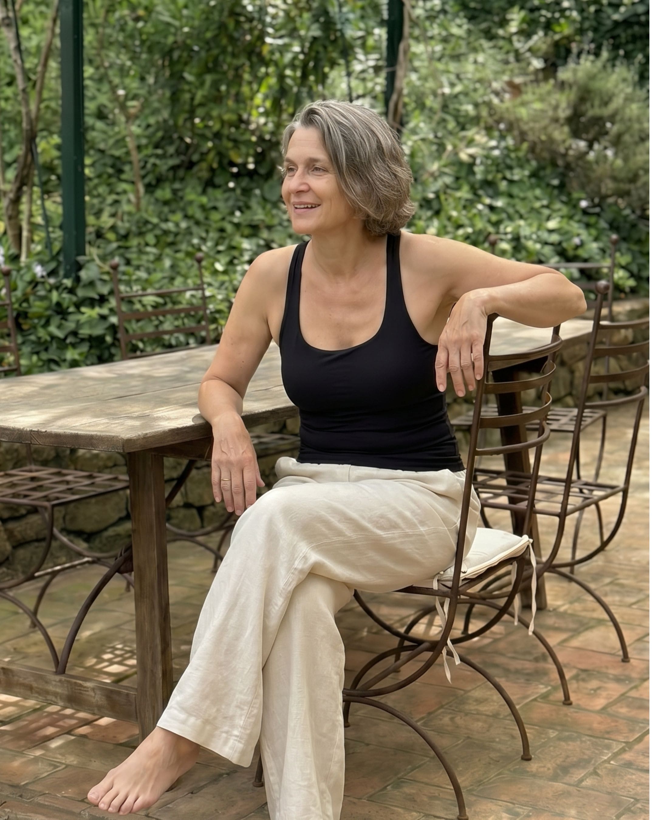 Essential Cami Top – Musta